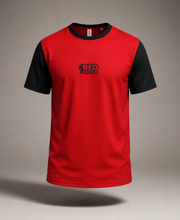 Charger l'image dans la galerie, T-shirt sport poker unisexe PLAY LIVE rouge &amp; noir – RedCactus Poker Social Club